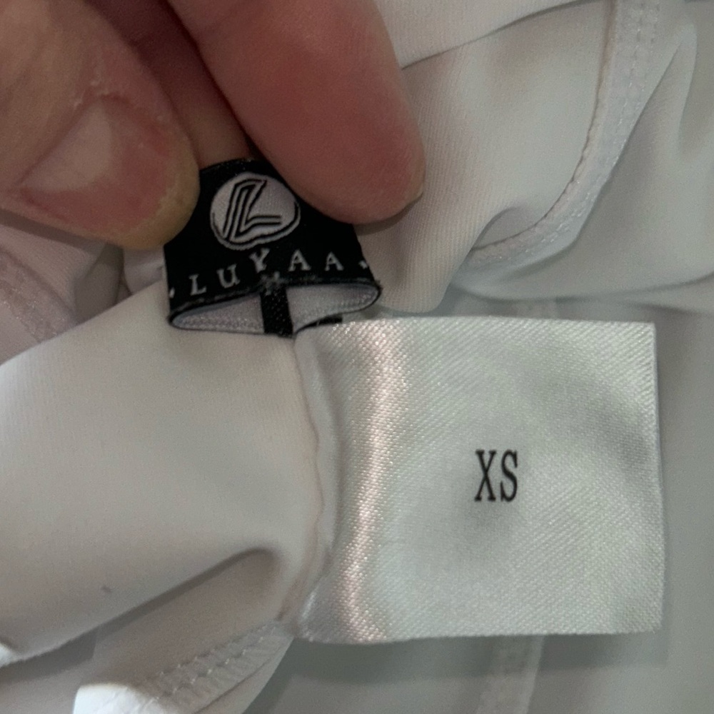 Woman’s white athletic zippered shirt - Picture 2 of 7